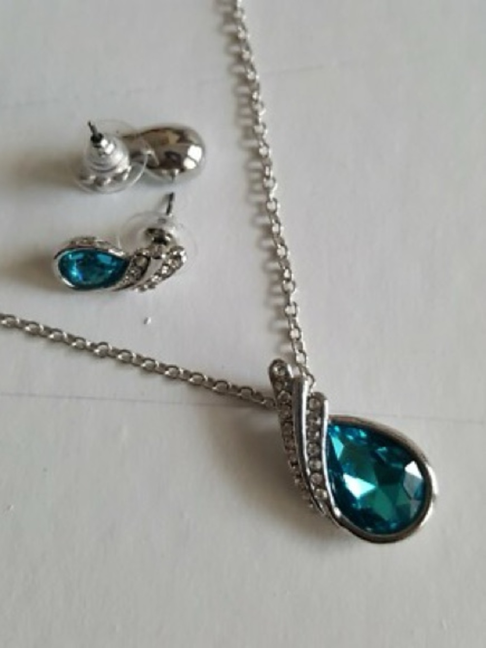 Farah Jewelry Silver Teardrop Necklace and Studs with Blue Crystal